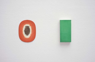 Diptychon mit Fesperbrett, 2008

Fundstück, Leinwand, Lack

25 x 70 x 4,5 cm